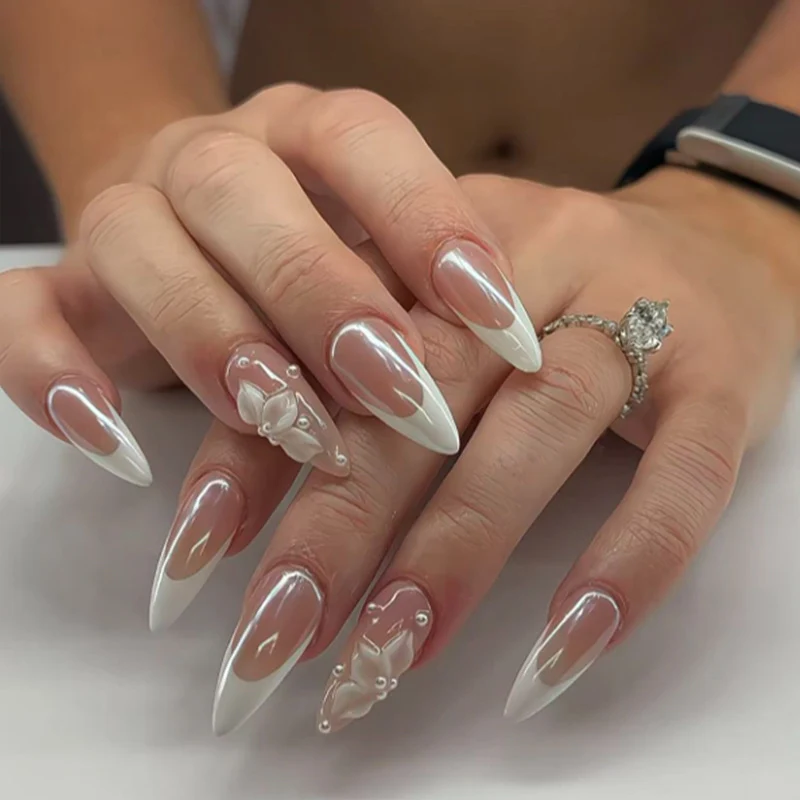 Kunstnagel Set mit eleganten Spitzen und romantischen Akzenten Brehn