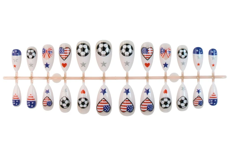 Kreatives Kunstnagelset mit sportlichen Motiven und patriotischen Symbolen Brehn