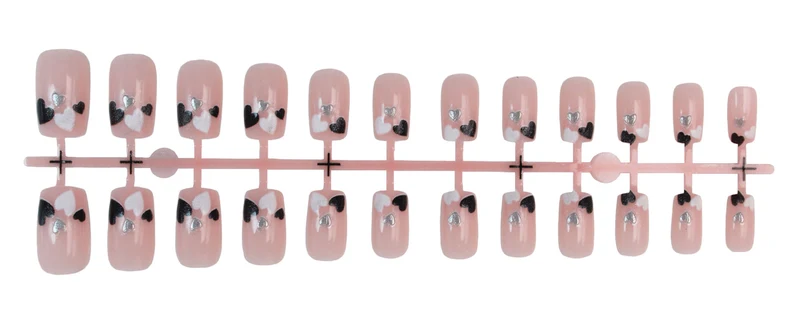 Kreatives Kunstnagelset mit romantischen Herzdesigns Brehn