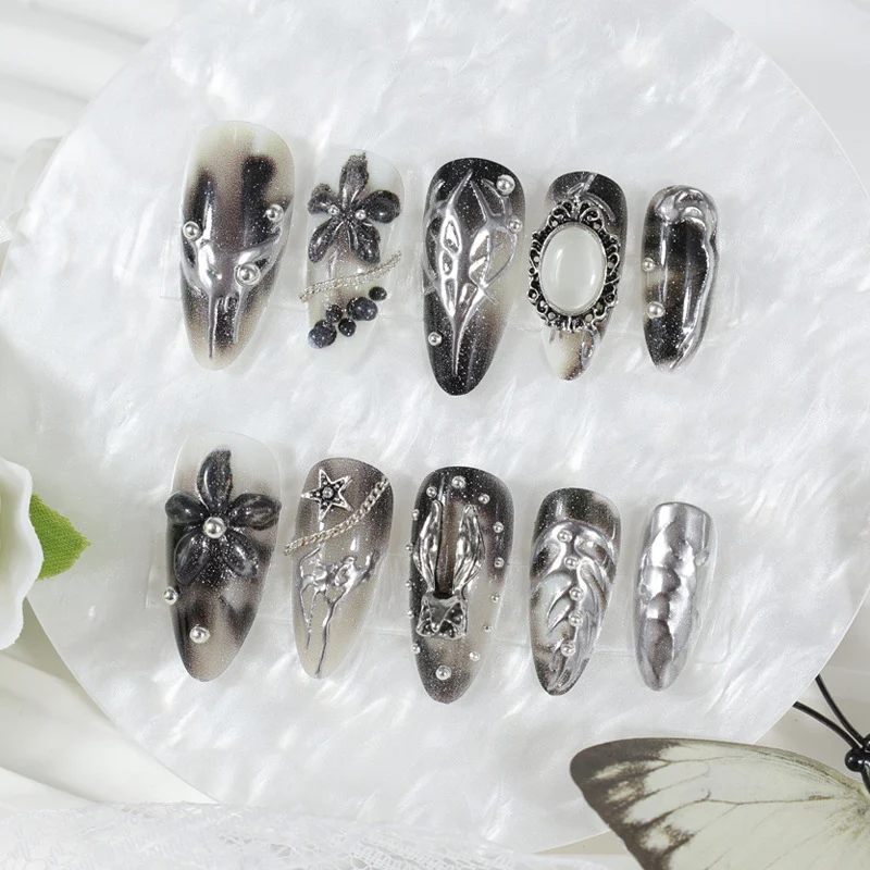 Künstliche Nagelspitzen mit glamourösem Schwarz-Weiß-Design Brehn