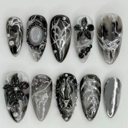 Künstliche Nagelspitzen mit glamourösem Schwarz-Weiß-Design Brehn