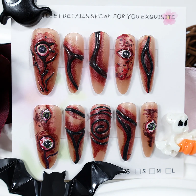 Kreatives Kunstnagelset mit gruseligem Design Brehn