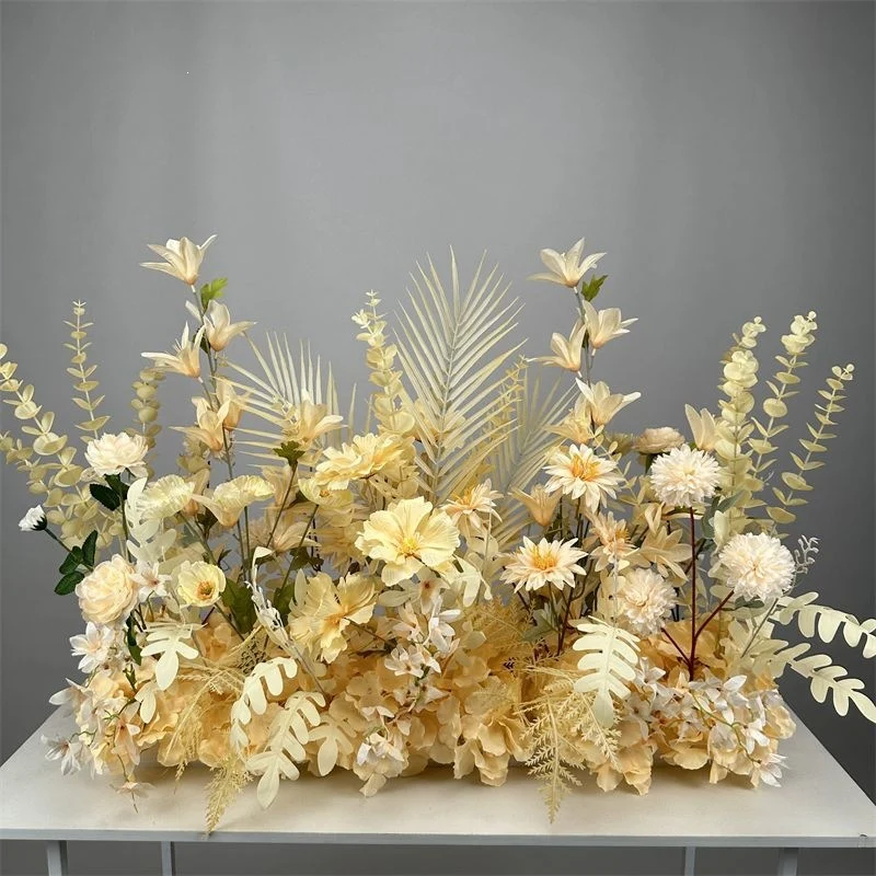 Luxuriöses Faux-Blumen-Mittelstück