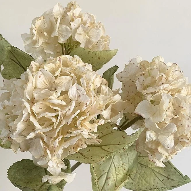Lebensechter Hortensien-Blumenstrauß