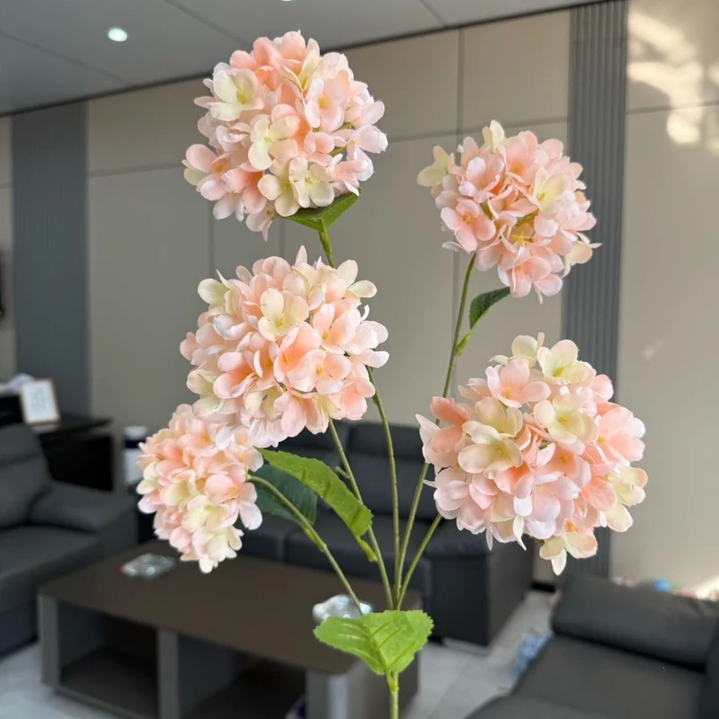 Lebensechte Hortensie Blumenanordnung