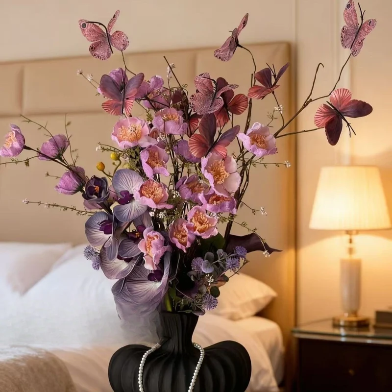 Lebensechte Blumensträuß-Anordnung