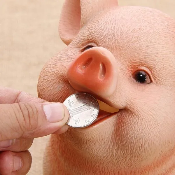 Realistisches fröhliches Sparschwein | Skanto