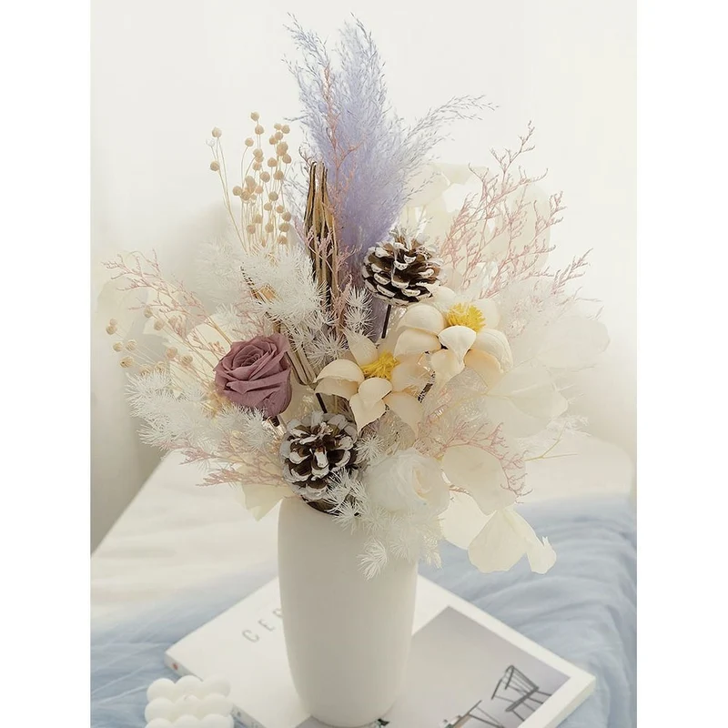 Elegante Trockenblumenarrangement