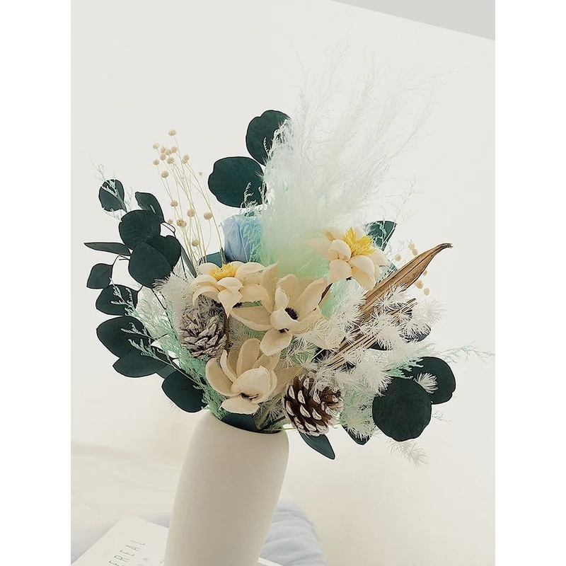 Elegante Trockenblumenarrangement