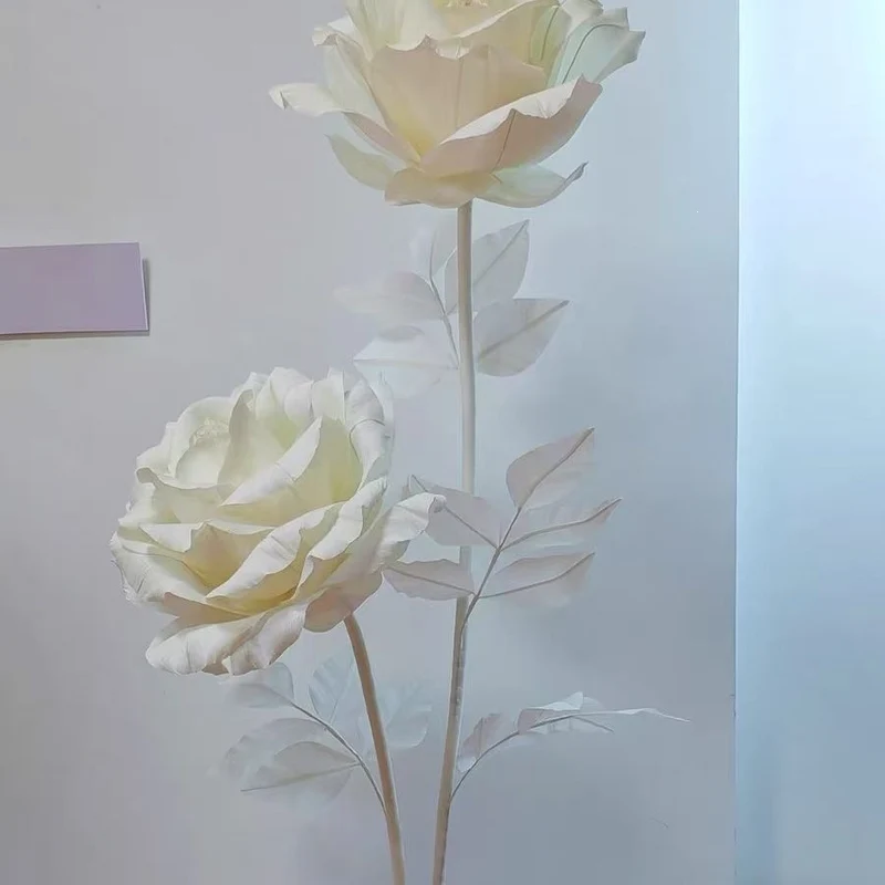 Elegante Dekorative Papierrosen Arrangement