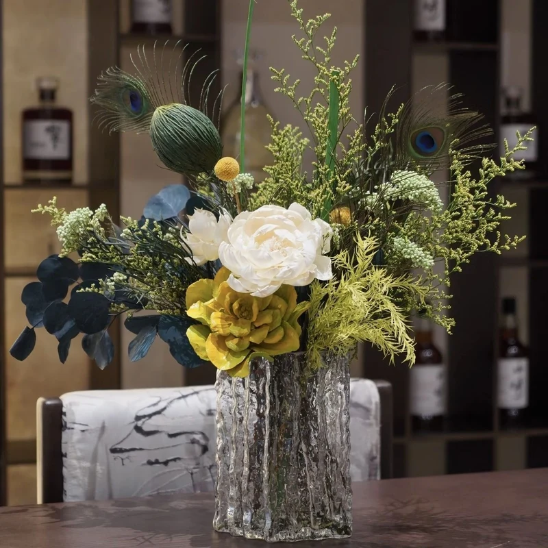 Künstliches Blumenarrangement