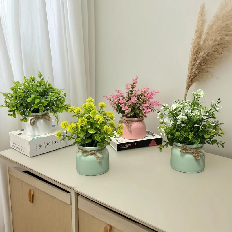 Künstlerisches Kunstblumenarrangement