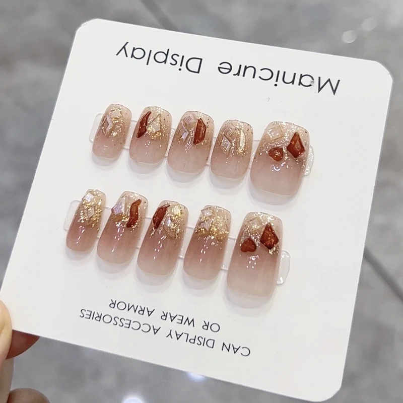 Luxuriöses dekoratives Press-On-Nagelset Brehn