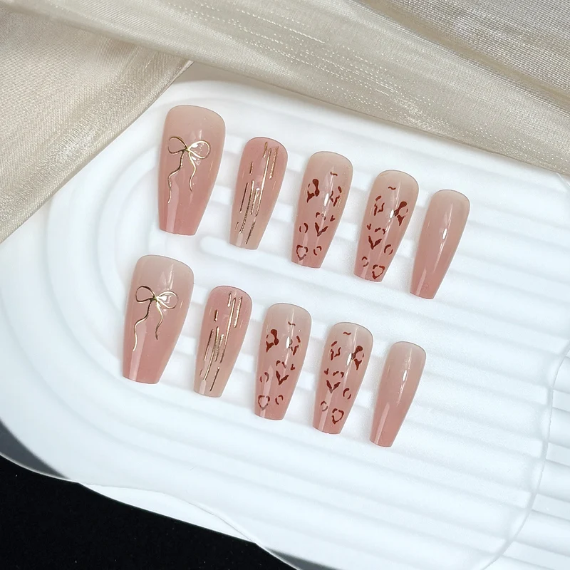 Premium Elegantes Nagelkunstdesign Brehn