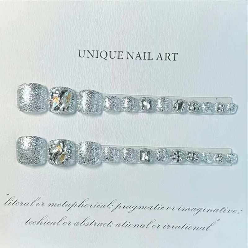 Glamouröse kristallverzierte Nagelkunst Brehn
