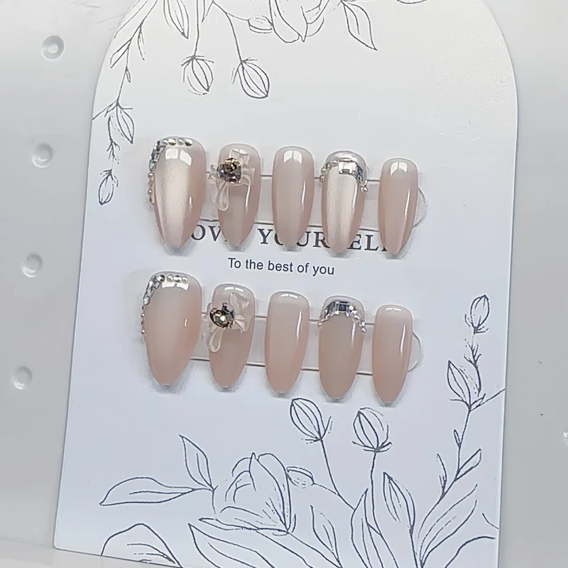 Elegantes Press-On Nagelkunst-Set Brehn