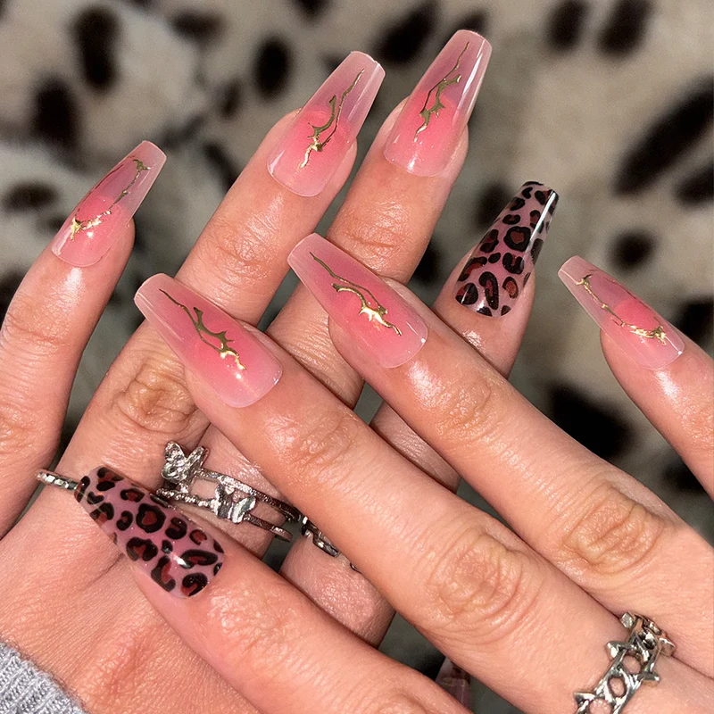 Künstlerische Press-On-Nagelspitzen Brehn