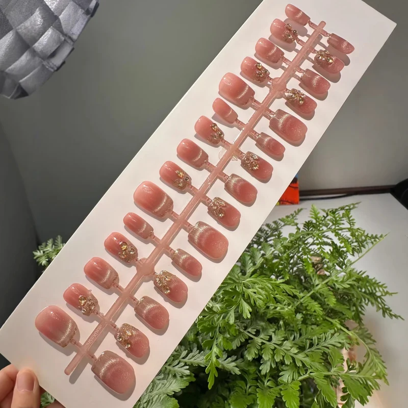 Elegante dekorative Press-On-Nagelkollektion Brehn