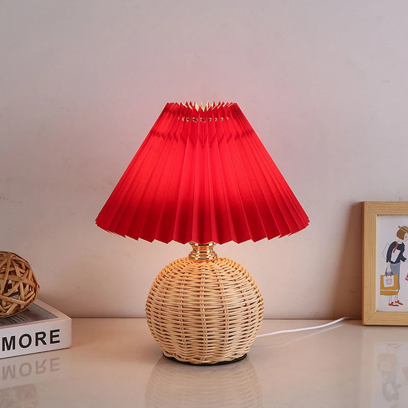 Skanto | Moderne Tischlampe mit weißem Plissee-Schirm