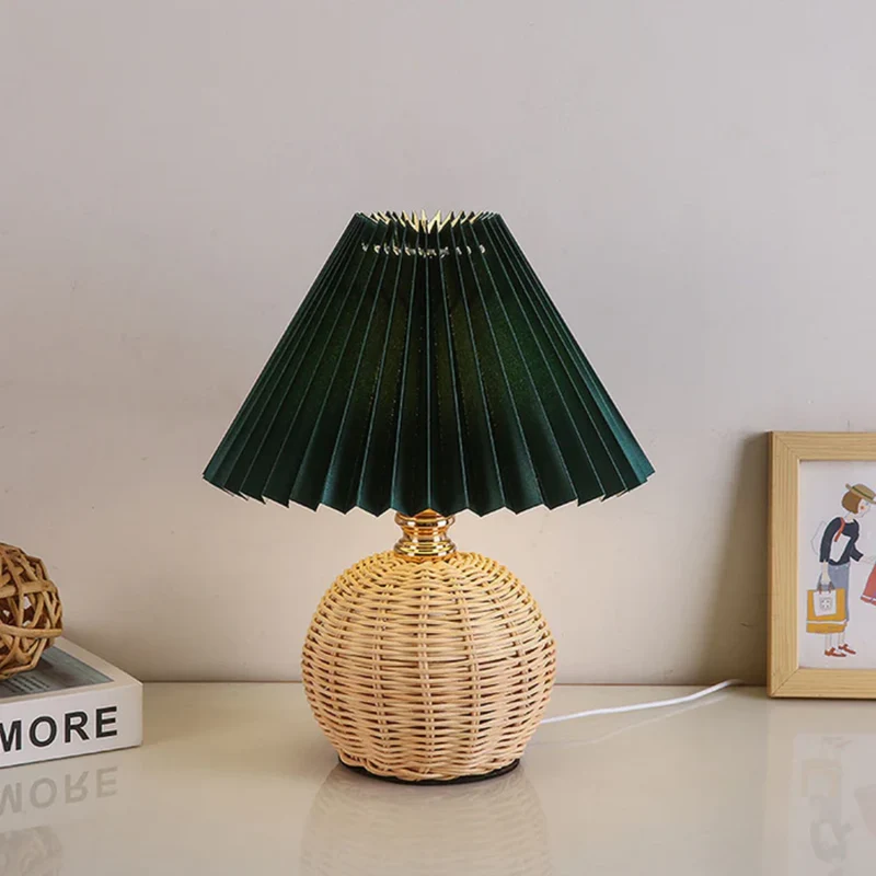Skanto | Moderne Tischlampe mit weißem Plissee-Schirm