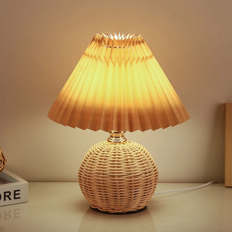 Skanto | Moderne Tischlampe mit weißem Plissee-Schirm