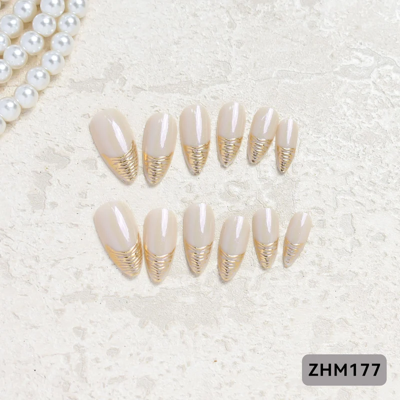 Künstlerisches Press-On-Nagelset mit Kirschblütenmuster Brehn