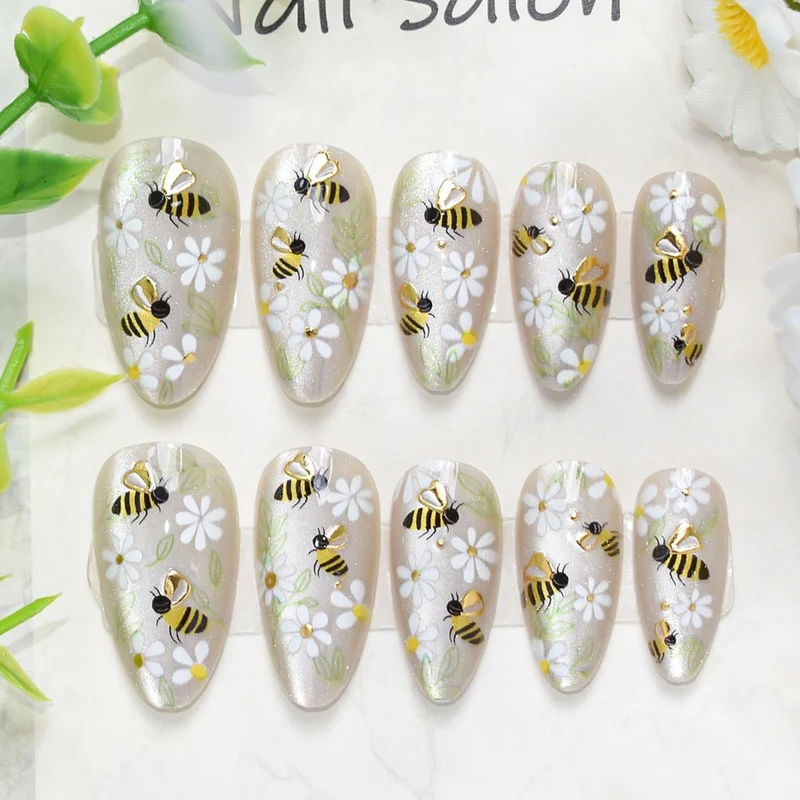 Künstlerisches Press-On-Nagelset mit Kirschblütenmuster Brehn