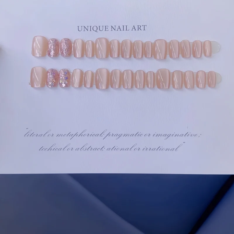 Künstlerisches Press-On Nagelset Brehn