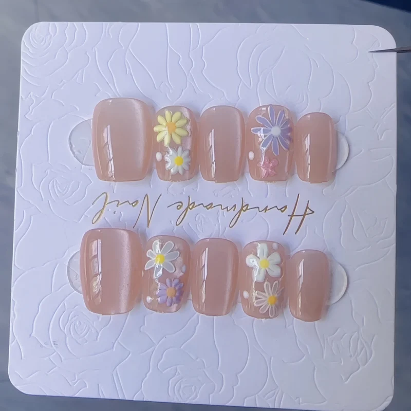 Künstlerisches Blumen Press-On Nagelset Brehn