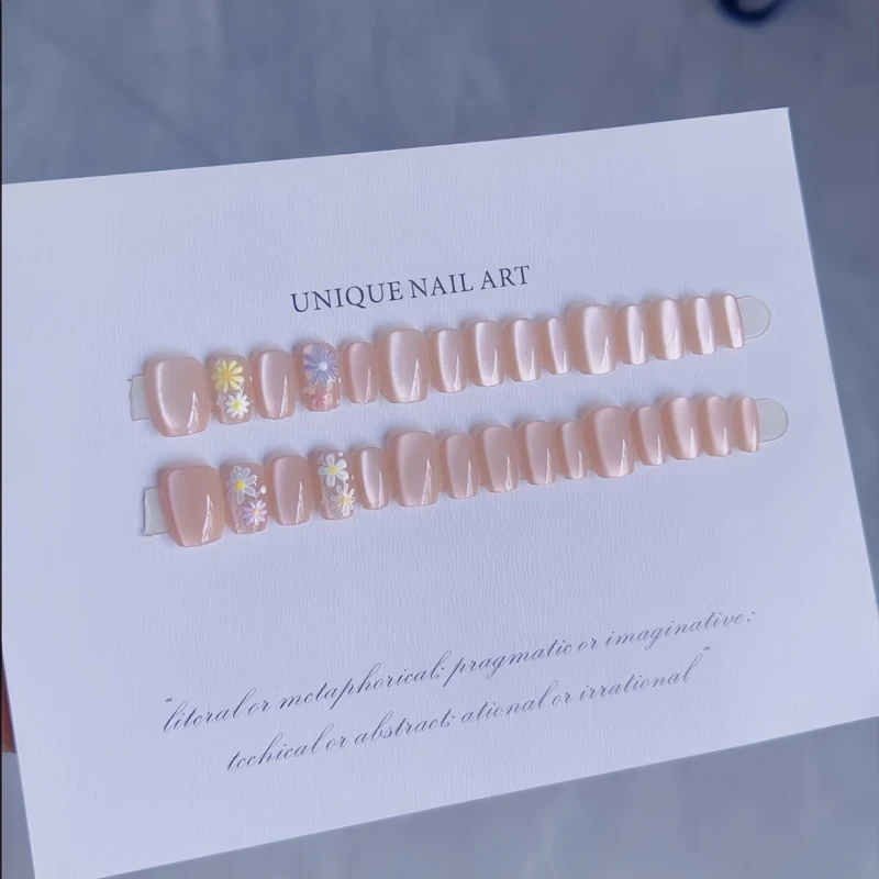 Künstlerisches Blumen Press-On Nagelset Brehn