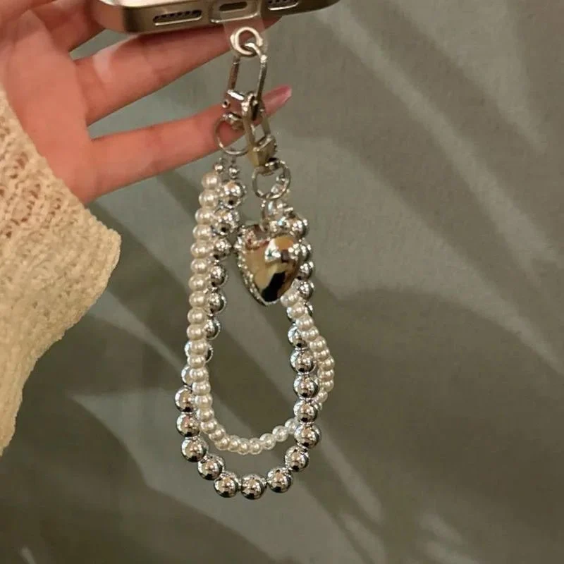 Perlenakzentierter Charm Schlüsselanhänger Brehn