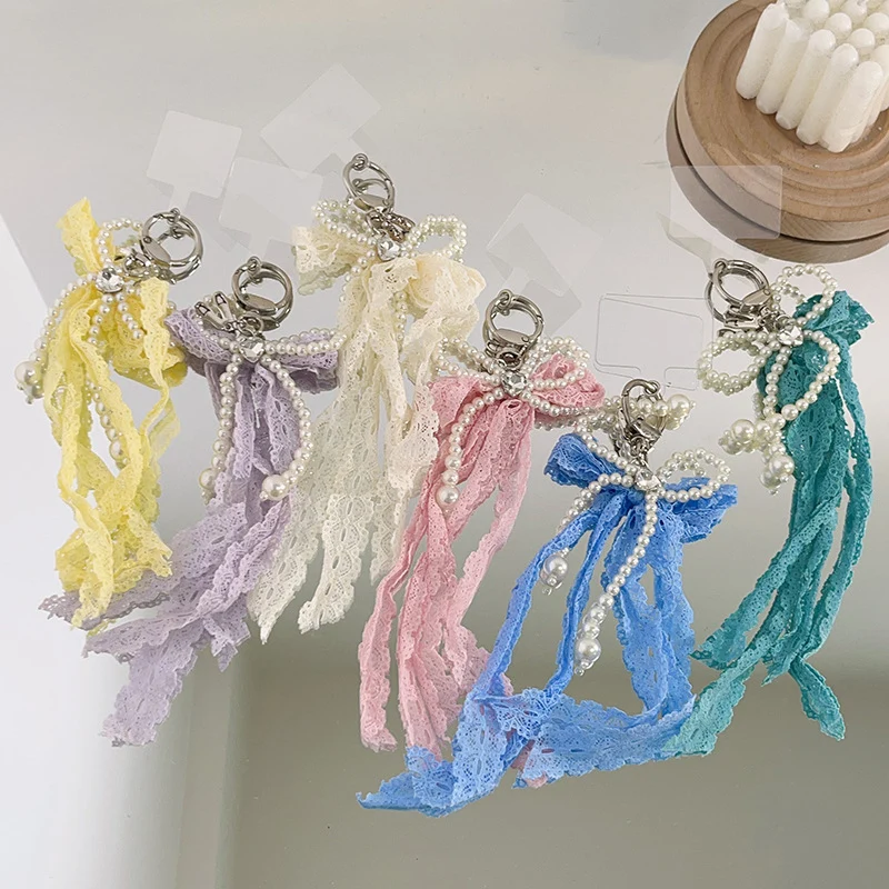 Eleganter mit Perlen verzierter Charm-Schlüsselanhänger Brehn