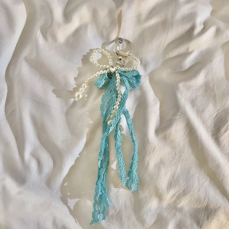 Eleganter mit Perlen verzierter Charm-Schlüsselanhänger Brehn