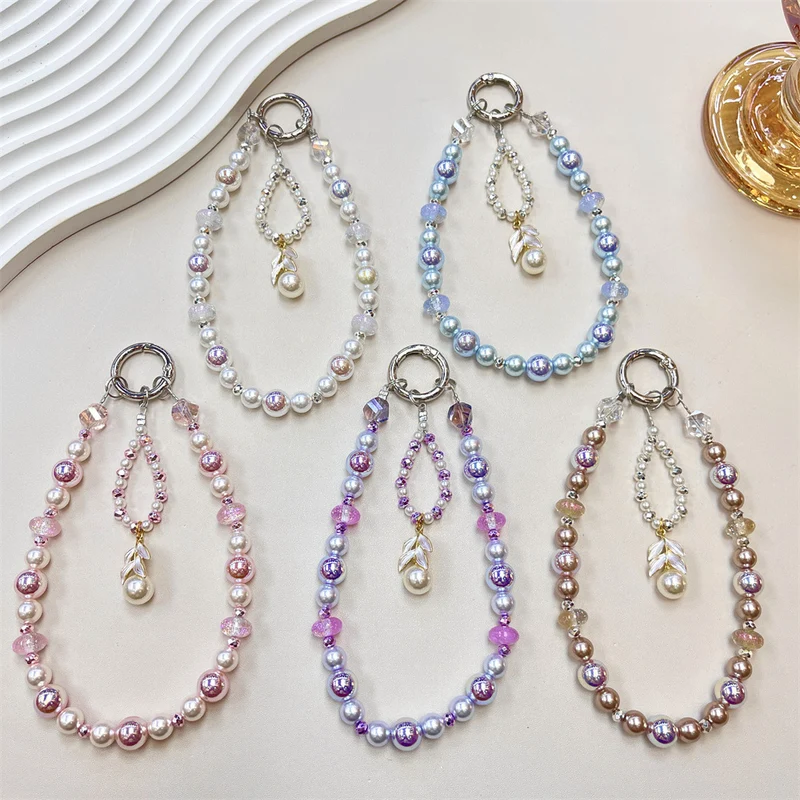 Elegante Perlenbesetzte Charm-Halskette Brehn