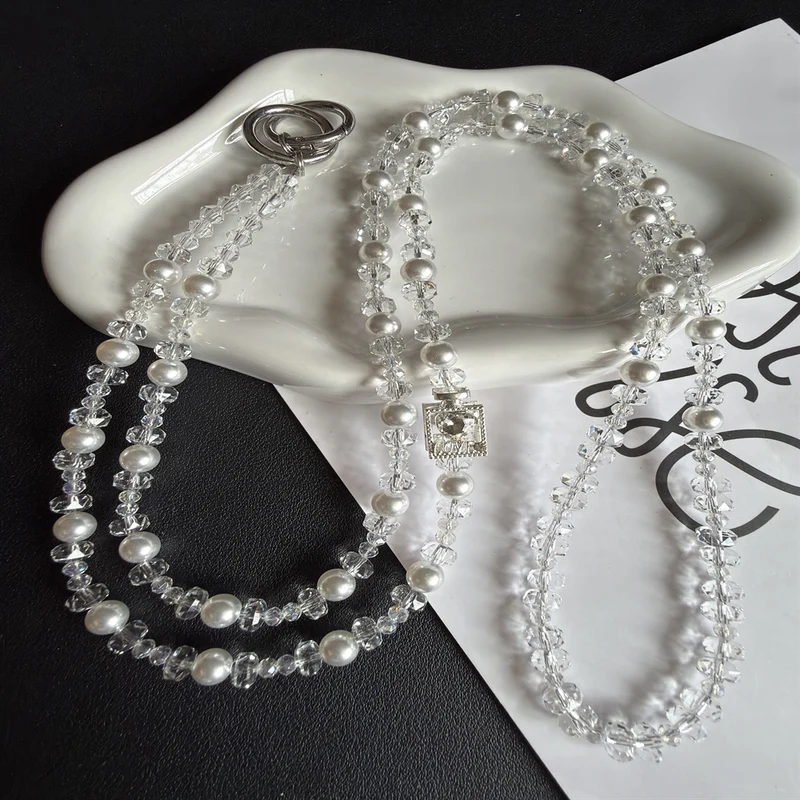 Eleganter Perlen- und Kristall-Brillenhalter Brehn