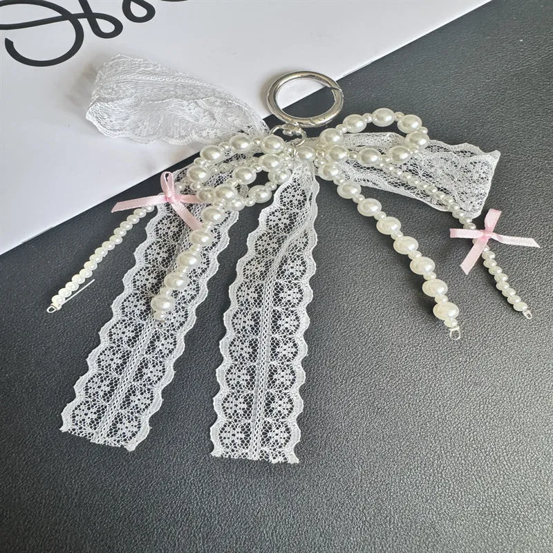 Elegante Spitzen- und Perlen-Schlüsselanhänger Brehn