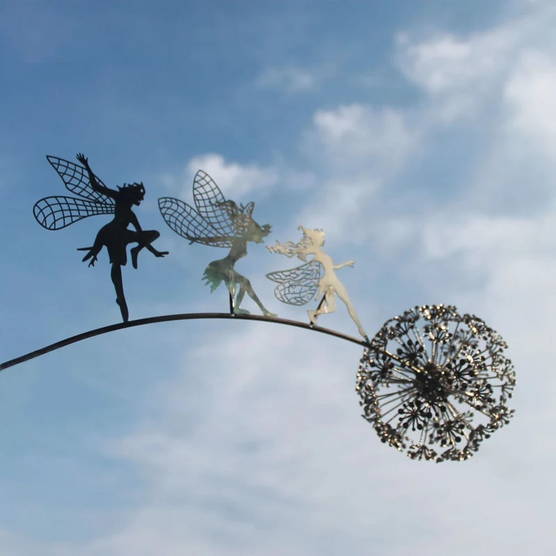 Skanto | Feen-Skulptur aus Metall für die Rasendekoration im Außenbereich