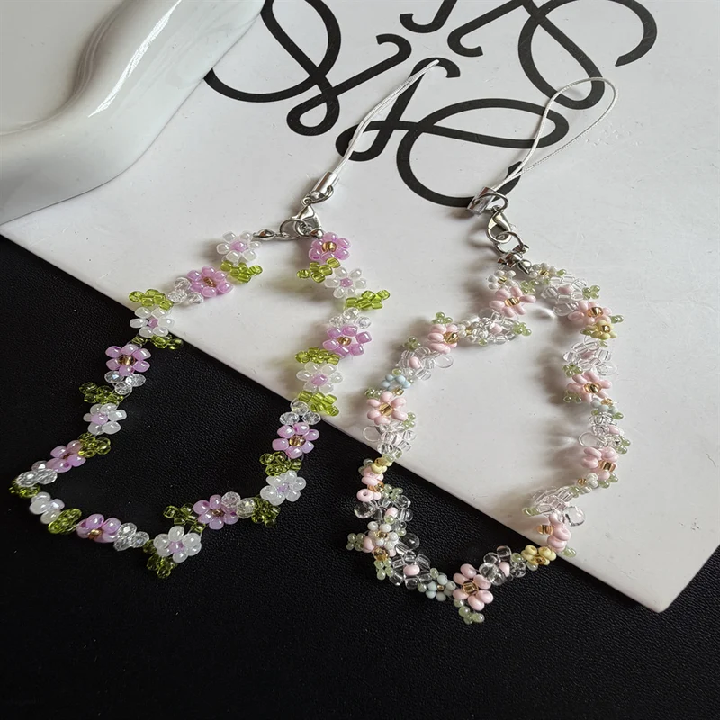 Perlenbesetzte Blumenschmuckkette Brehn