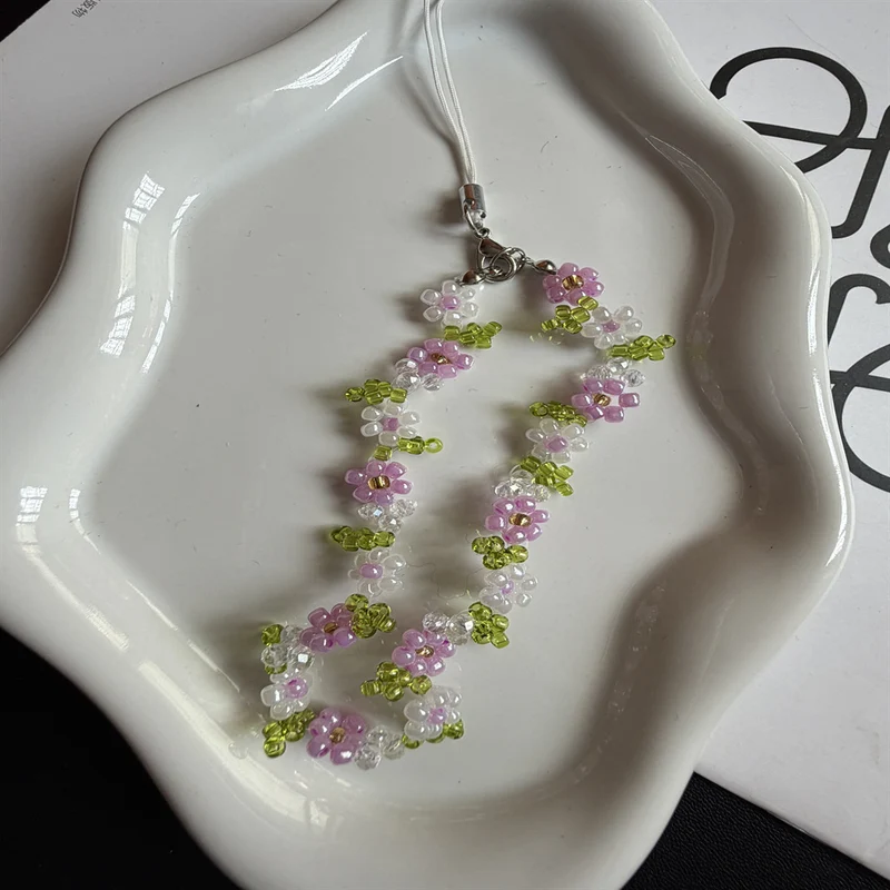 Perlenbesetzte Blumenschmuckkette Brehn