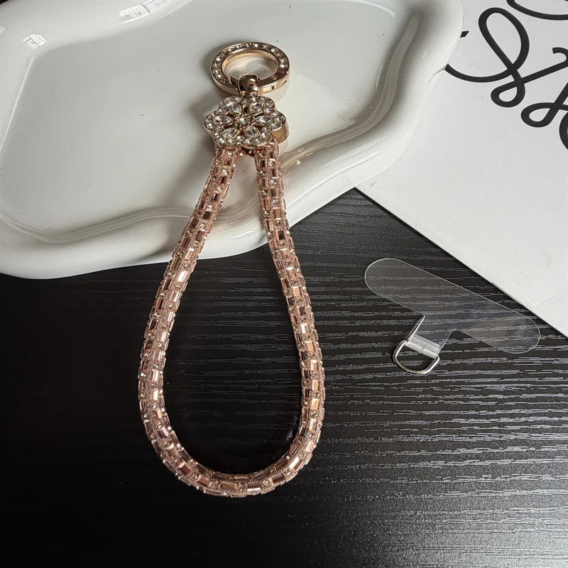 Eleganter Schlüsselanhängerhalter mit Kristallakzenten Brehn