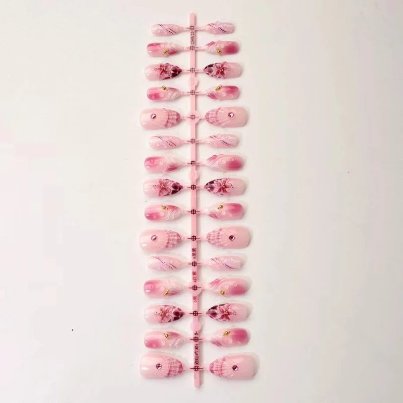 Künstlerisches Stiletto-Nail-Design Karnz