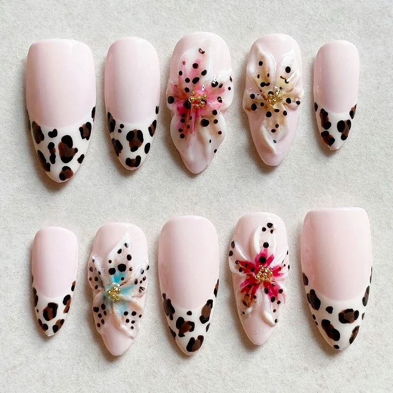 Stylisches Tierdruck Press-On Nagelset Karnz