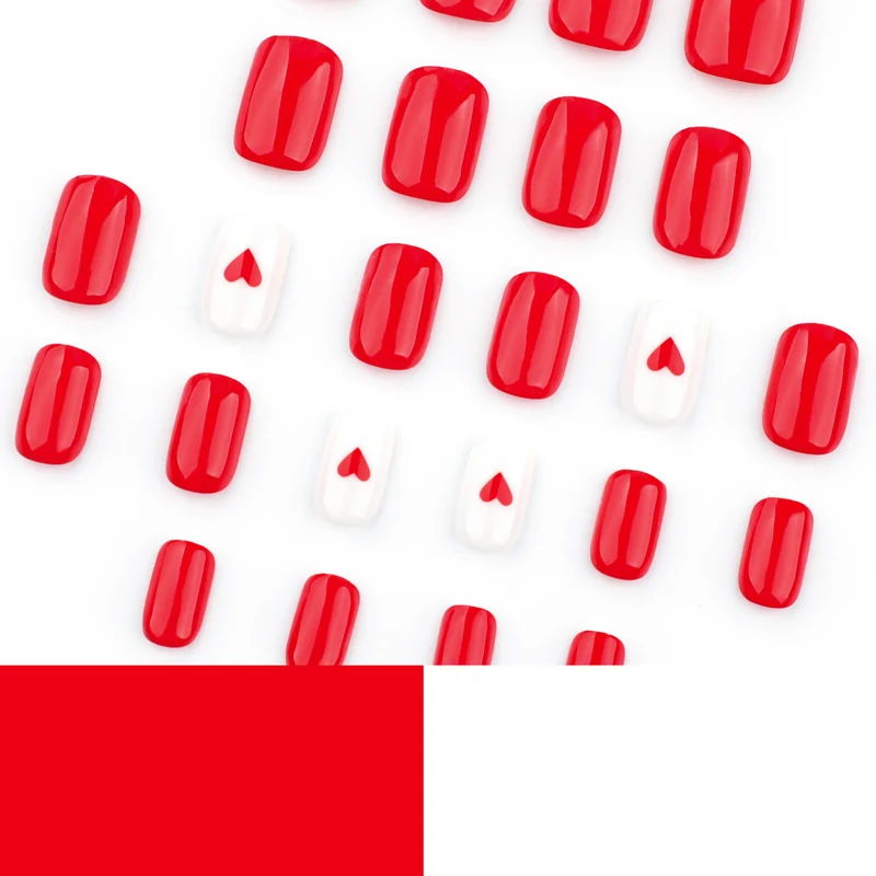 Stylisches Herzdesign Press-On Nagelset Karnz
