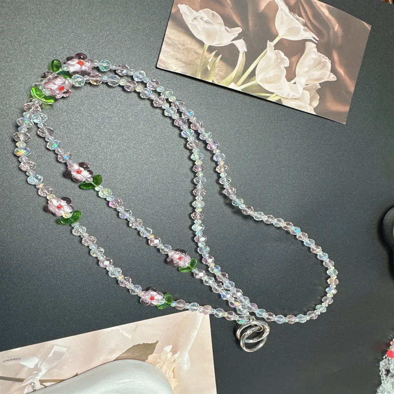 Dekorativer floraler Perlenhalsband Brehn
