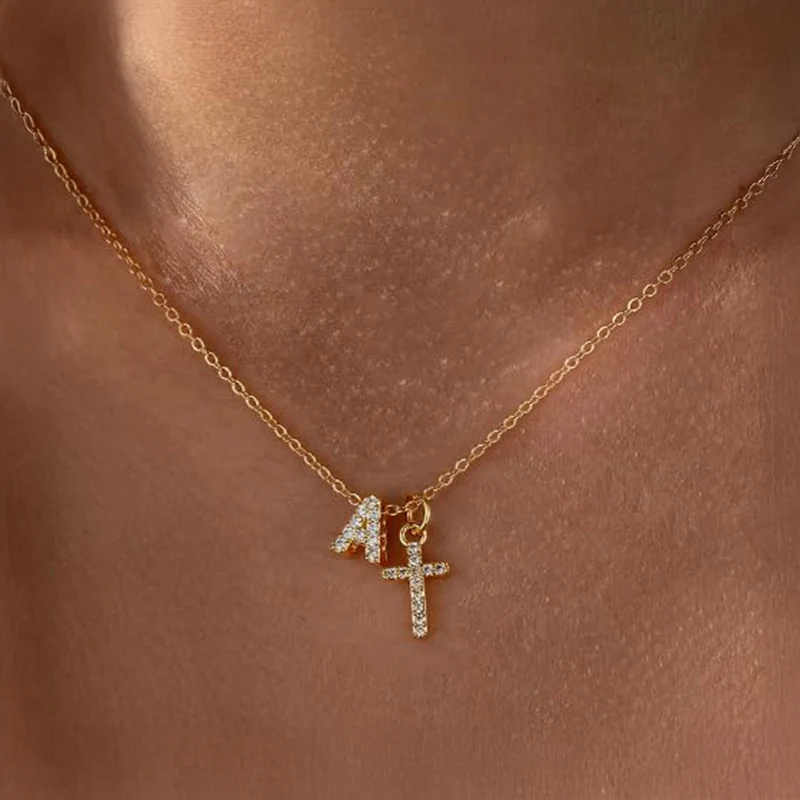 Skanto | Zierliche Diamant-Initialen- & Kreuz-Halskette