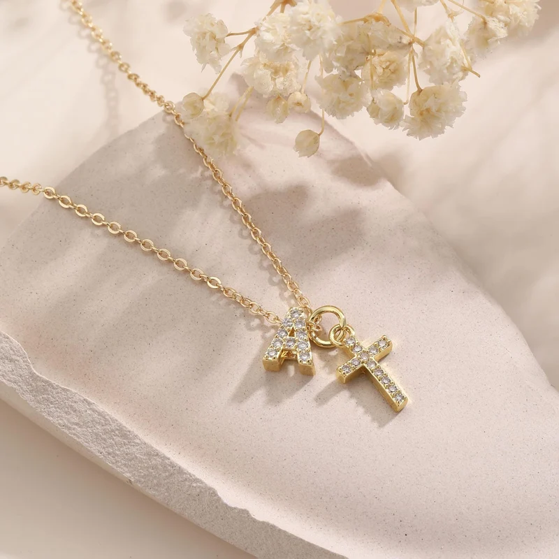 Skanto | Zierliche Diamant-Initialen- & Kreuz-Halskette