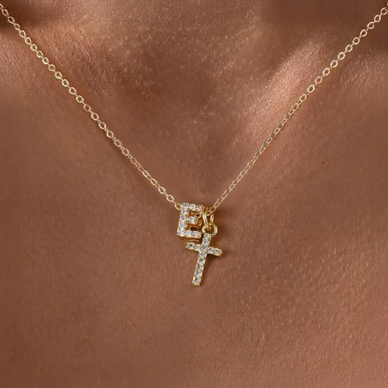 Skanto | Zierliche Diamant-Initialen- & Kreuz-Halskette