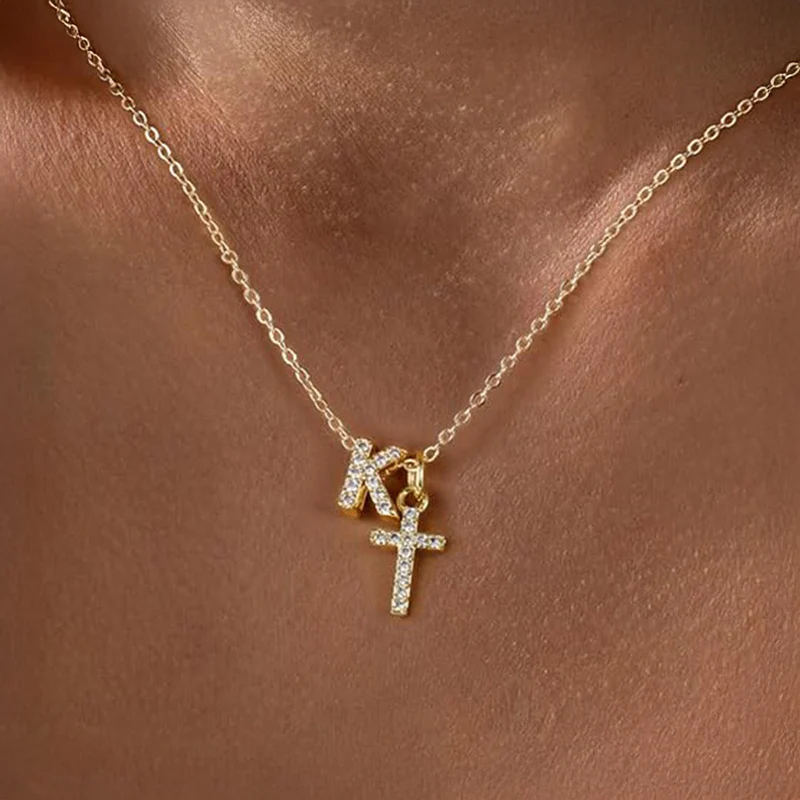 Skanto | Zierliche Diamant-Initialen- & Kreuz-Halskette