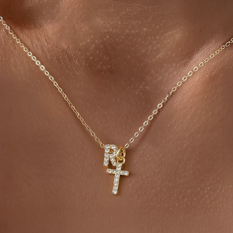 Skanto | Zierliche Diamant-Initialen- & Kreuz-Halskette