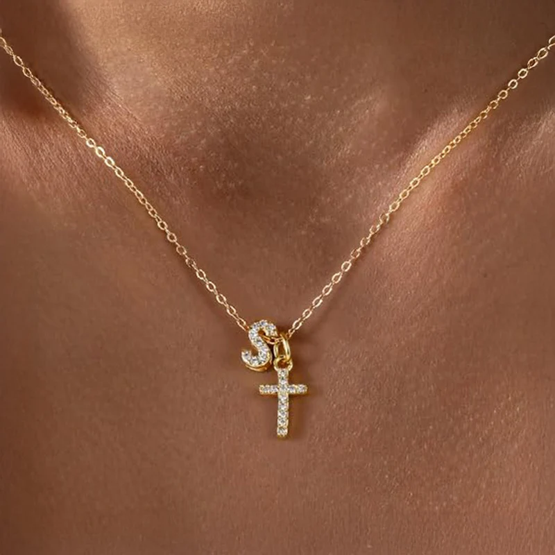 Skanto | Zierliche Diamant-Initialen- & Kreuz-Halskette